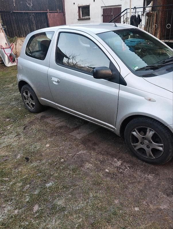 Gebraucht Toyota Yaris 68 PS (50 kW) 2000 Silber Kleinwagen