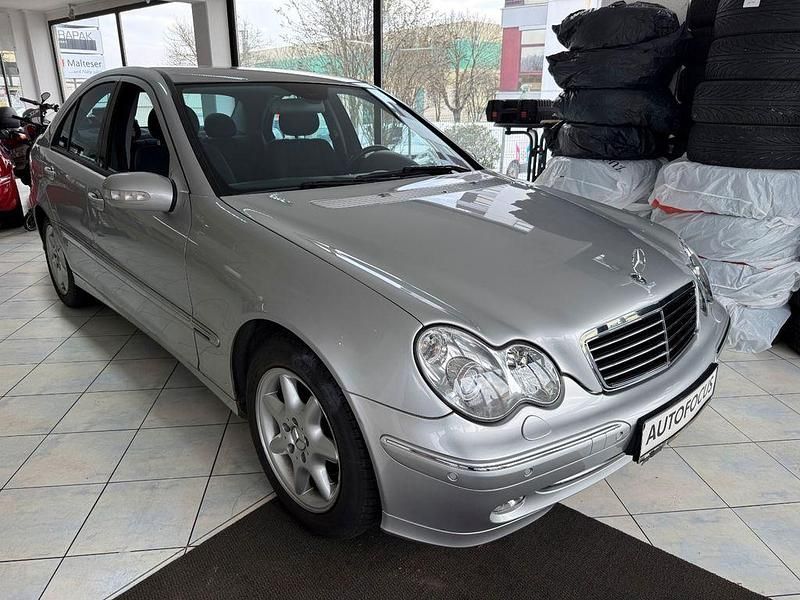 Silber Gebraucht 2003 Mercedes C200 Avantgarde Limousine | 4.990 € (Etwas zu teuer) - Bild 1/4