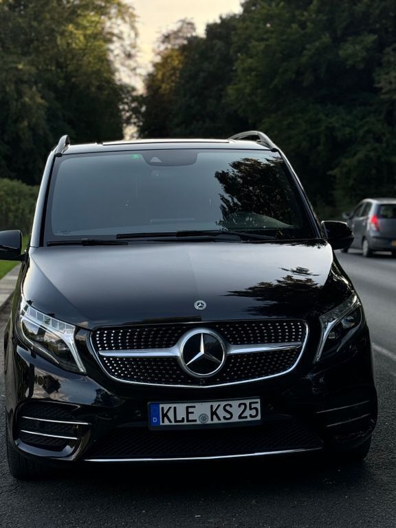 Schwarz Gebraucht 2020 Mercedes V300 Avantgarde Van / Kleinbus | 48.500 € - Bild 1/4