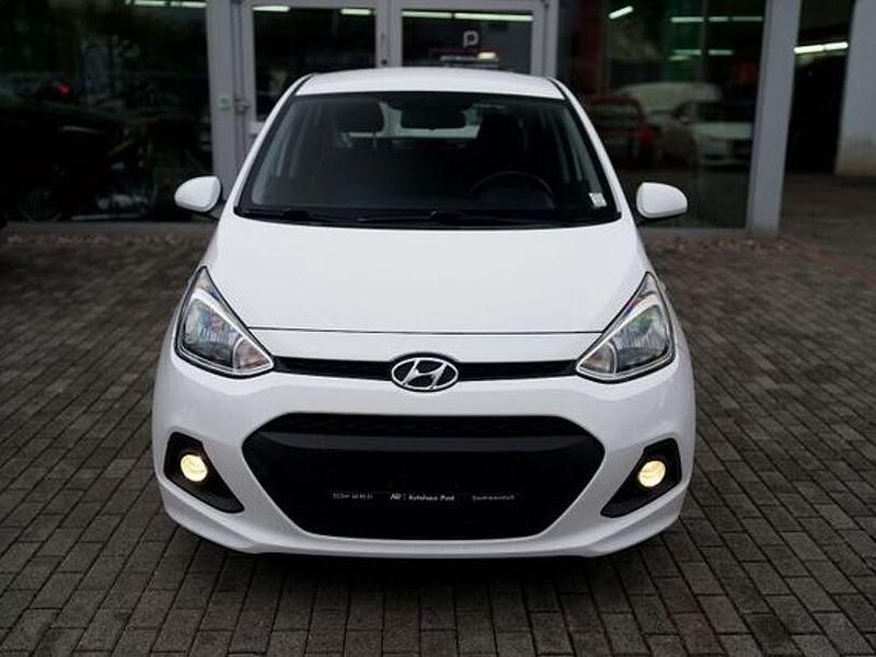 Gebraucht Hyundai i10 Trend 67 PS (49 kW) 2015 Weiß Kleinwagen
