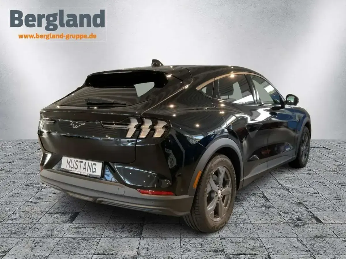 Gebraucht Ford Mustang Mach-E 216 kW (294 PS) 2023 Iridiumschwarz schwarz SUV