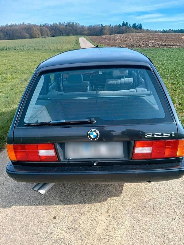 Gebraucht BMW 325 170 PS (125 kW) 1989 Schwarz Kombi
