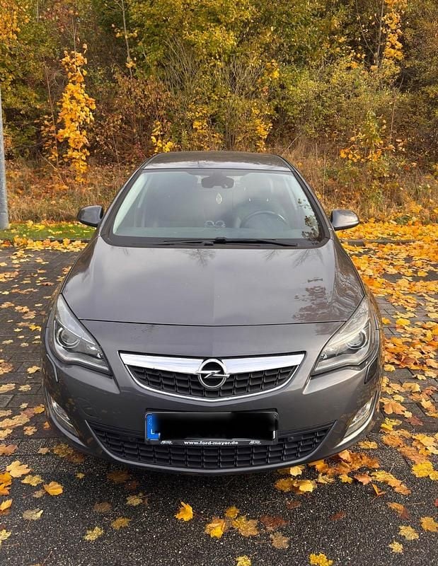 Andere farben Gebraucht 2010 Opel Astra Cosmo Limousine | 4.250 € (Superpreis) - Bild 1/4