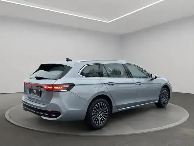 Gebraucht VW Passat Elegance 150 PS (110 kW) 2026 Schwarz Kombi