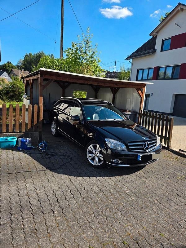 Schwarz Gebraucht 2010 Mercedes C200 Avantgarde Kombi | 4.600 € (Fairer Preis) - Bild 1/4