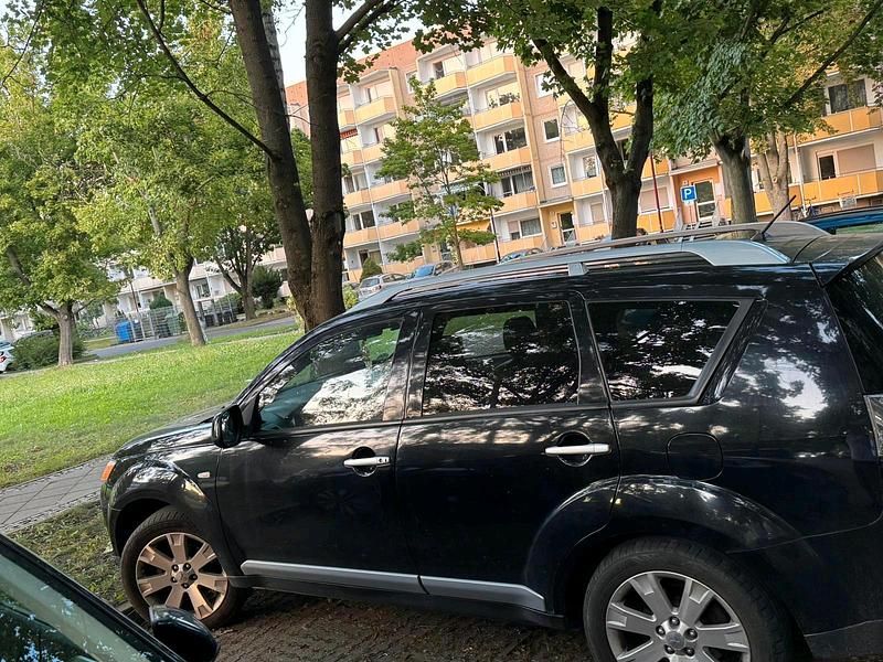 Schwarz Gebraucht 2009 Mitsubishi Outlander SUV | 3.999 € (Superpreis) - Bild 1/4