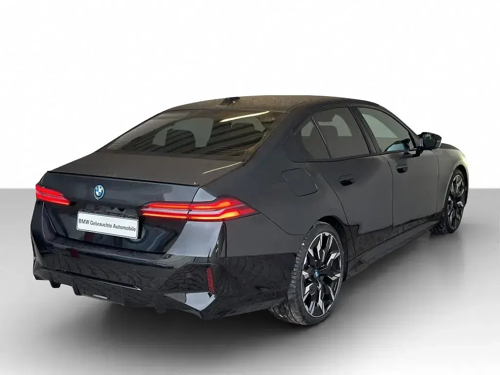 Gebraucht BMW i5 M Sport 442 kW (601 PS) 2024 Saphirschwarz met. Limousine