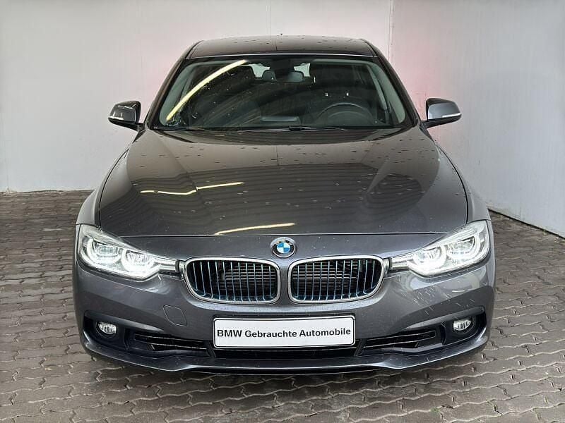 Gebraucht BMW 330e Advantage 184 PS (135 kW) 2018 Mineralgrau metallic Limousine