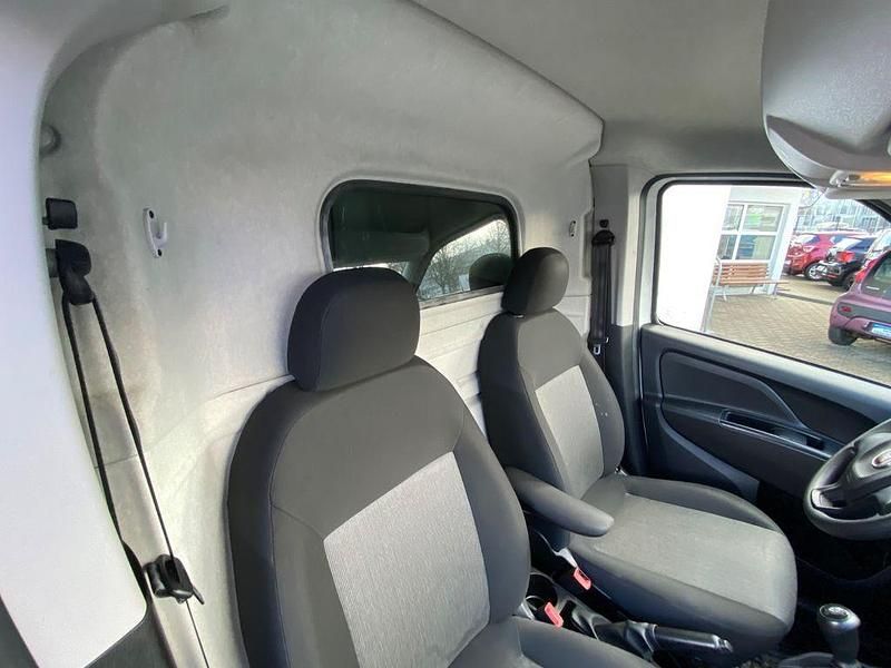 Gebraucht Fiat Doblò 95 PS (69 kW) 2019 Weiß Van / Kleinbus