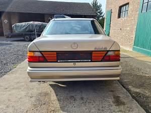 Gebraucht Mercedes E300 188 PS (138 kW) 1986 Gold Limousine