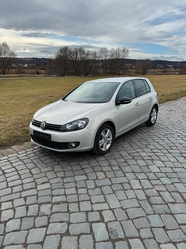 Gebraucht VW Golf VII 105 PS (77 kW) 2012 Silber Limousine