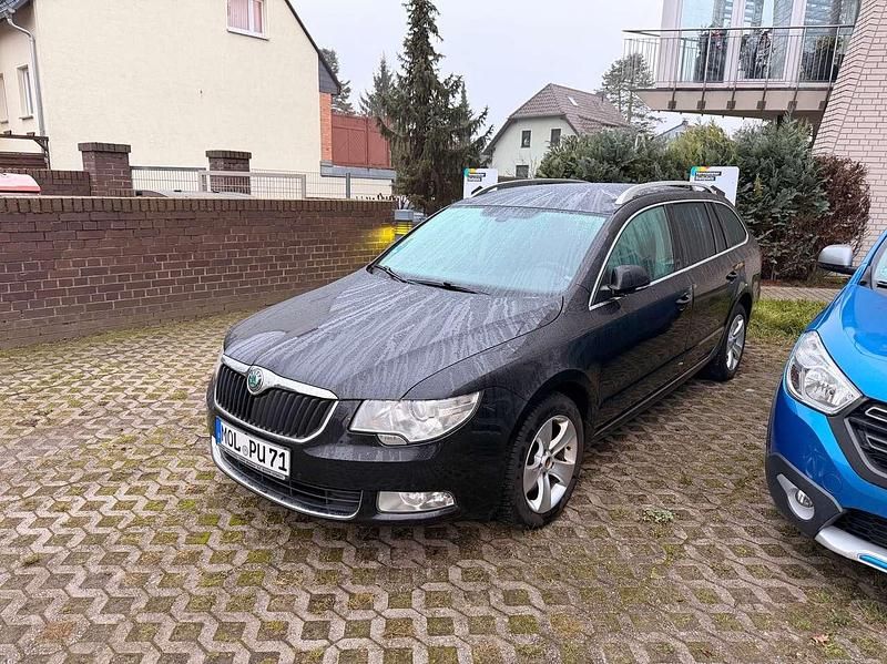 Gebraucht Skoda Superb Elegance 140 PS (102 kW) 2010 Schwarz Kombi