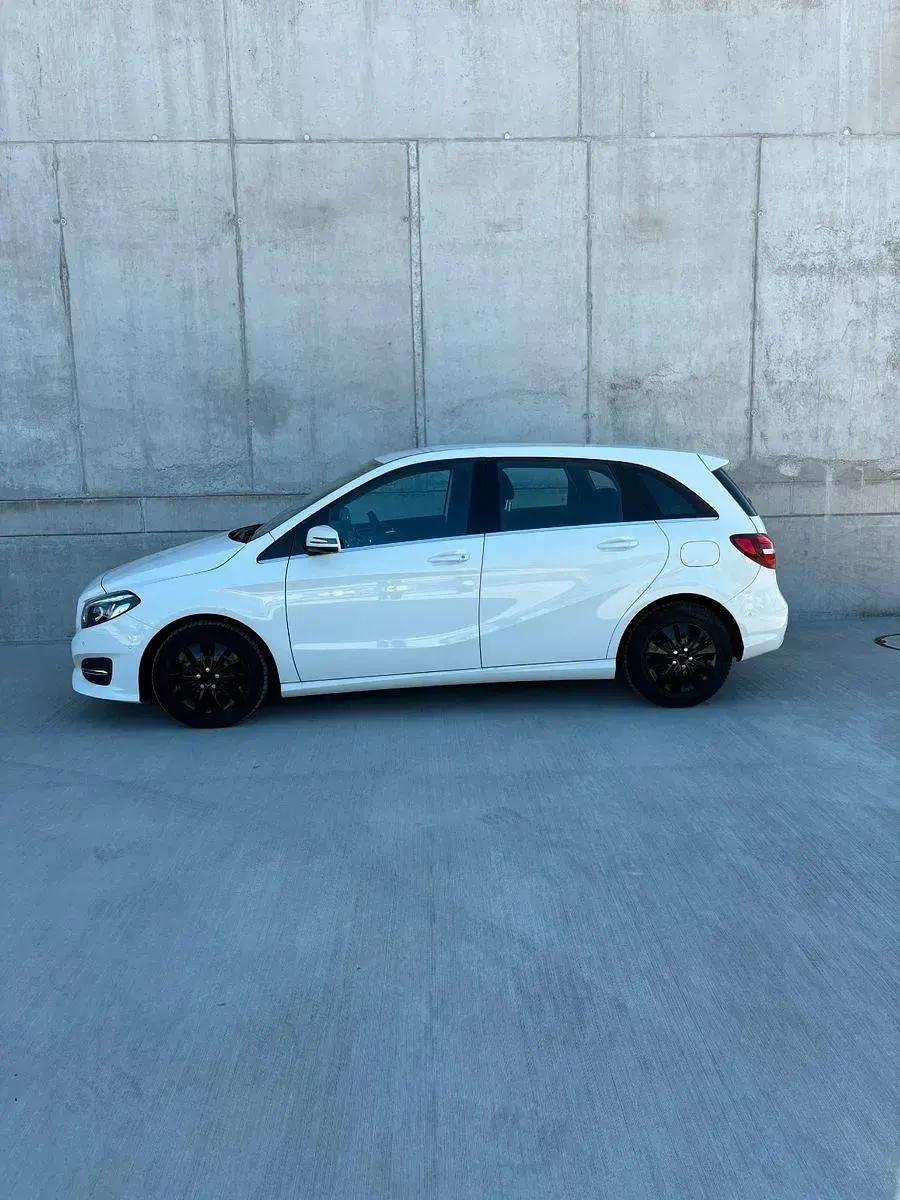 Gebraucht Mercedes B180 109 PS (80 kW) 2016 Weiß Van / Kleinbus