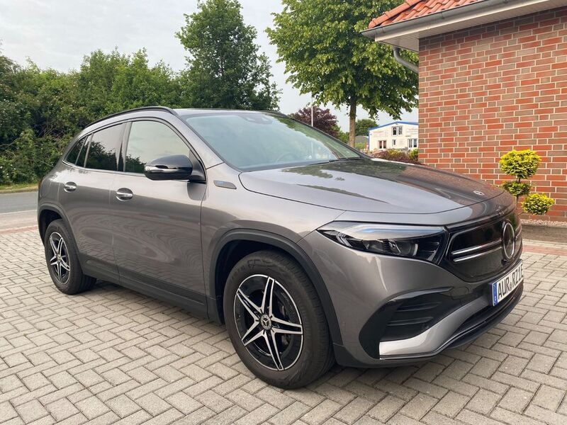 Grau Gebraucht 2021 Mercedes EQA250 AMG line SUV | 29.490 € (Guter Preis) - Bild 1/4
