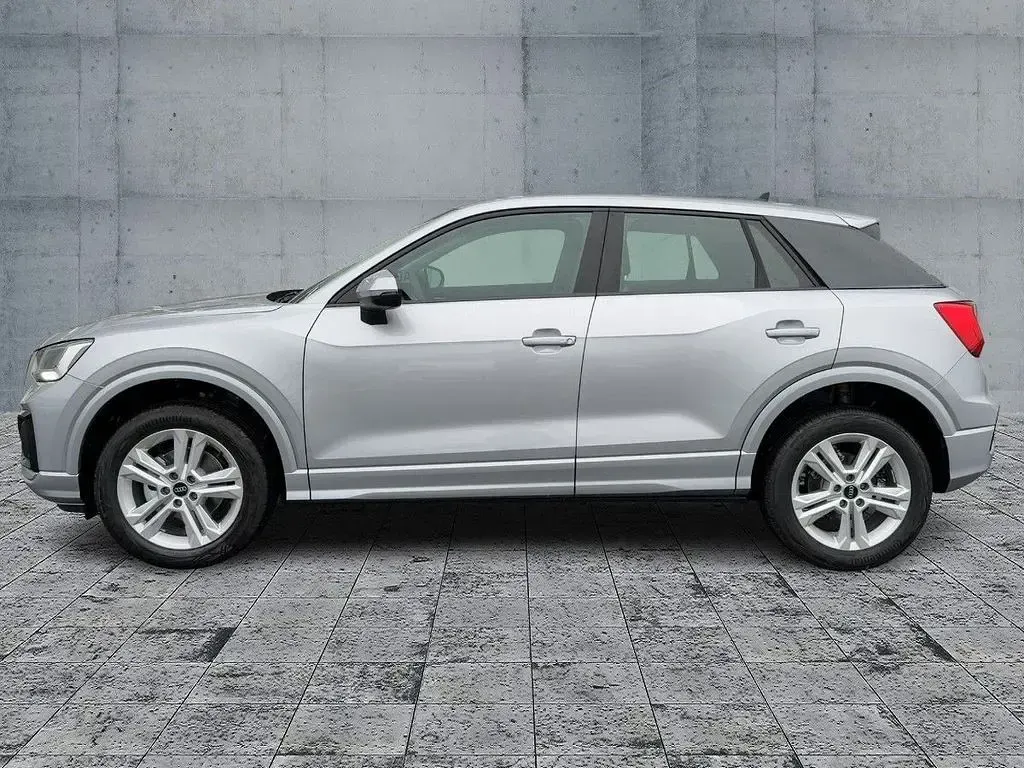 Neu Audi Q2 Advanced 150 PS (110 kW) 2026 Silber SUV