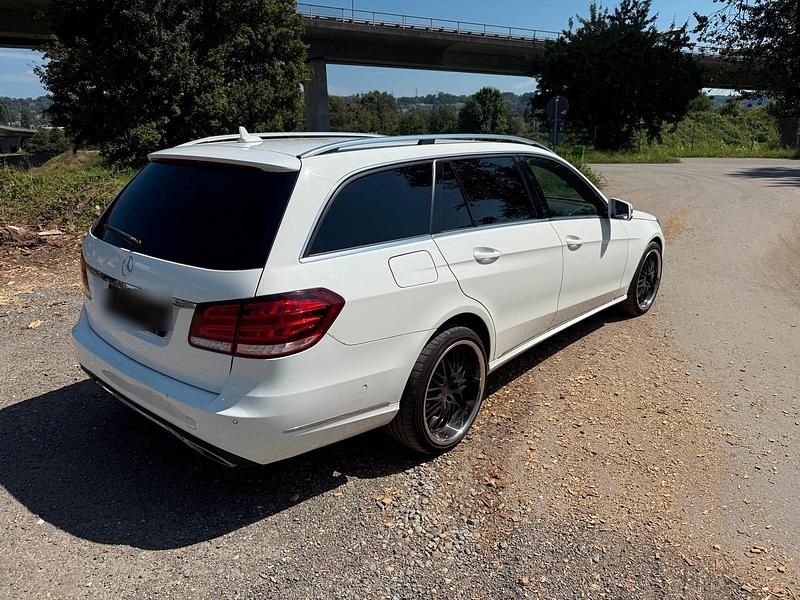 Weiß Gebraucht 2013 Mercedes E250 Kombi | 9.000 € (Superpreis) - Bild 1/4