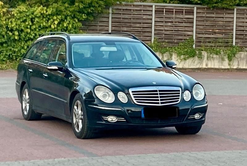 Schwarz Gebraucht 2006 Mercedes E220 Kombi | 2.250 € (Guter Preis) - Bild 1/4
