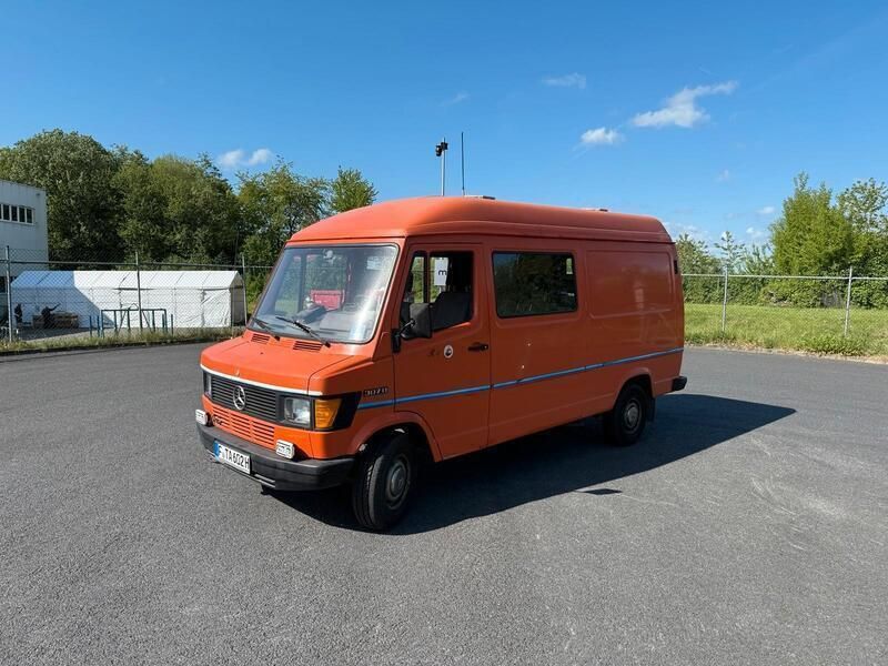 Orange Gebraucht 1983 Mercedes T1 Van | 16.000 € - Bild 1/4