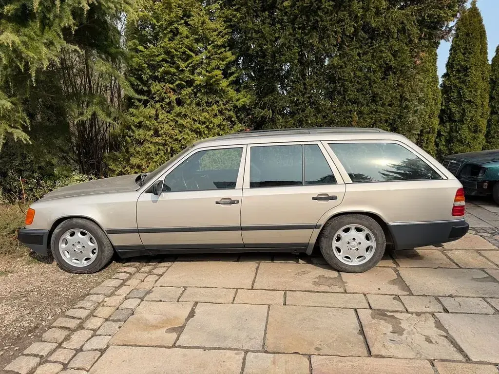 Gebraucht Mercedes 300 109 PS (80 kW) 1988 Gold Kombi