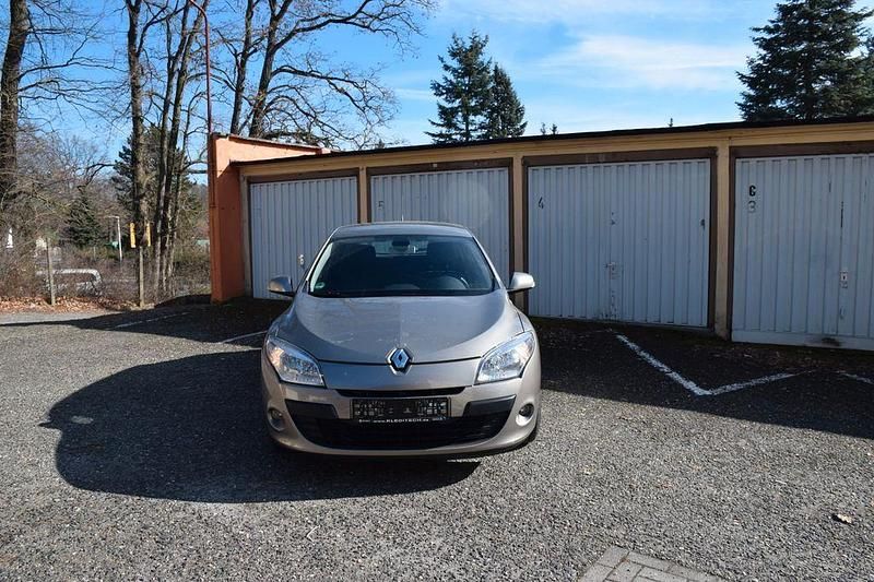 Gebraucht Renault Mégane Expression 101 PS (74 kW) 2009 Silber Limousine