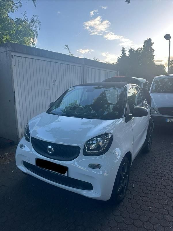 Weiß Gebraucht 2018 Smart ForTwo Coupé Kleinwagen | 7.500 € (Guter Preis) - Bild 1/4