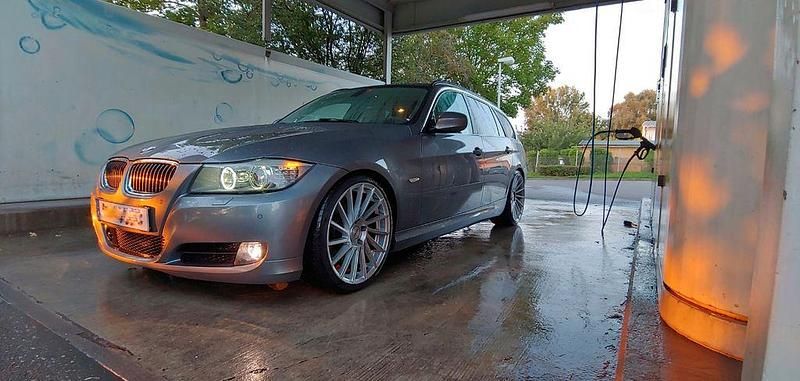 Grau Gebraucht 2010 BMW 325 Performance Kombi | 9.990 € (Fairer Preis) - Bild 1/4