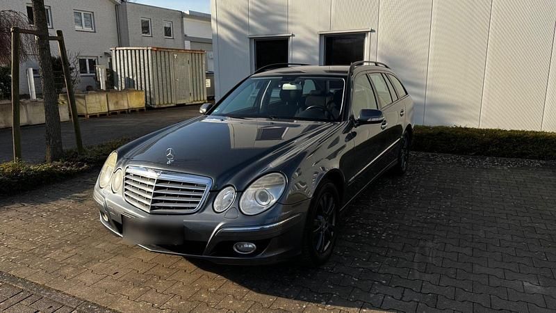 Gebraucht Mercedes E280 Elegance 190 PS (139 kW) 2008 Grau Kombi