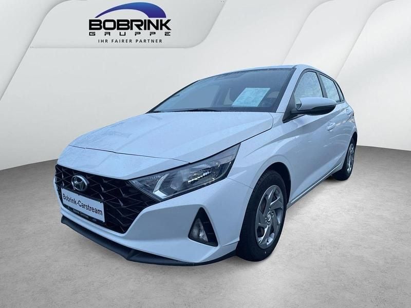 Gebraucht Hyundai i20 Select 101 PS (74 kW) 2022 Weiß Limousine