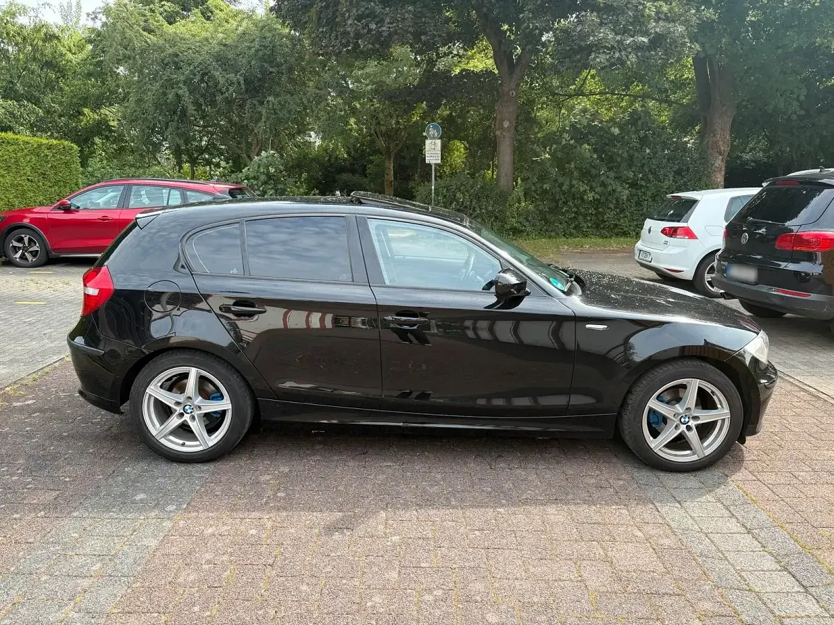 Gebraucht BMW 116 122 PS (89 kW) 2010 Schwarz Kleinwagen