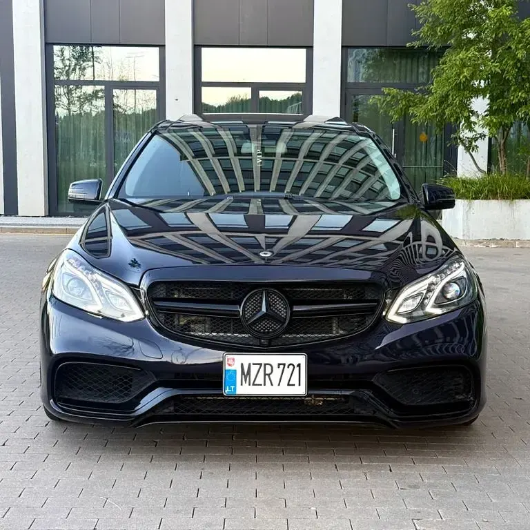 Gebraucht Mercedes E500 AMG 387 PS (284 kW) 2011 Blau Limousine