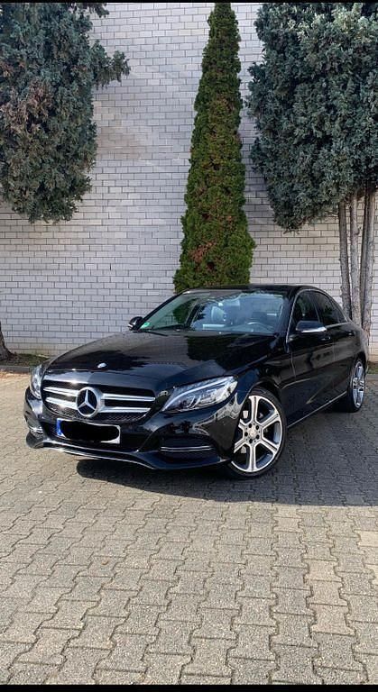 Schwarz Gebraucht 2014 Mercedes 220 Limousine | 16.399 € - Bild 1/4