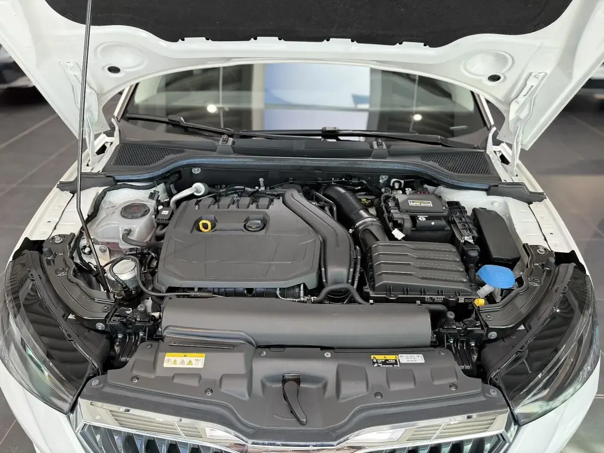 Gebraucht Skoda Scala Ambition 150 PS (110 kW) 2022 Candyweiss uni (weiß) Kleinwagen