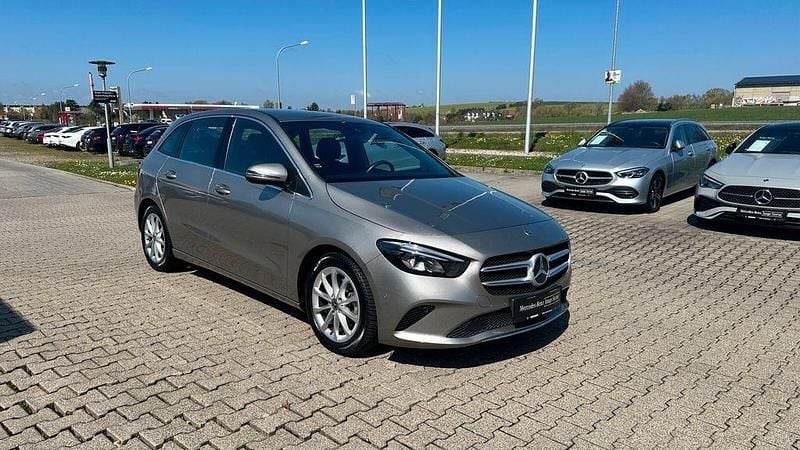 Gebraucht Mercedes B200 Progressive 163 PS (119 kW) 2020 Mojavesilber Van / Kleinbus