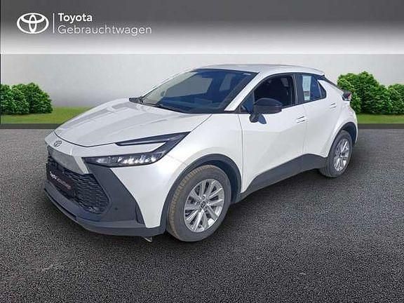 Platiniumweis perleffekt Gebraucht 2023 Toyota C-HR Business Edition SUV | 27.840 € (Fairer Preis) - Bild 1/2