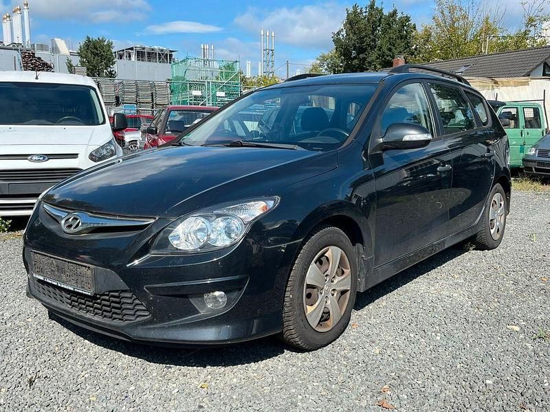 Schwarz Gebraucht 2011 Hyundai i30 Edition Kombi | 1.890 € (Fairer Preis) - Bild 1/4