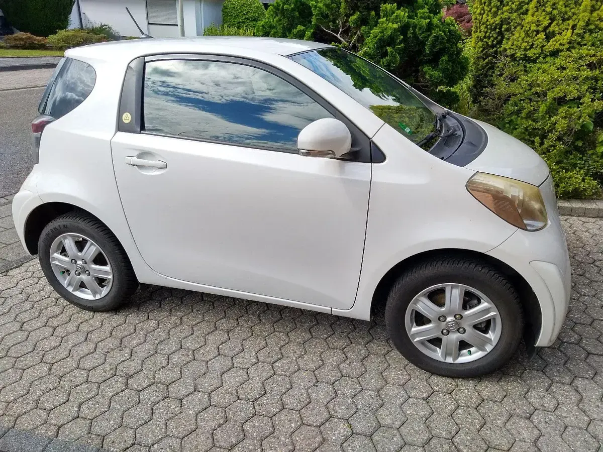 Gebraucht Toyota iQ 68 PS (50 kW) 2009 Weiß Kleinwagen