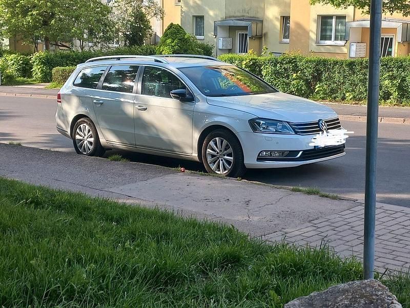 Weiß Gebraucht 2014 VW Passat Kombi | 8.000 € (Fairer Preis) - Bild 1/4