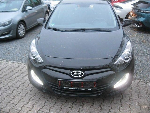Gebraucht Hyundai i30 Edition 99 PS (72 kW) 2014 Schwarz Limousine