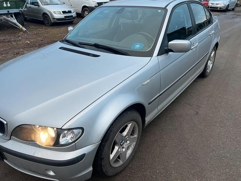 Gebraucht BMW 318 143 PS (105 kW) 2002 Silber Limousine