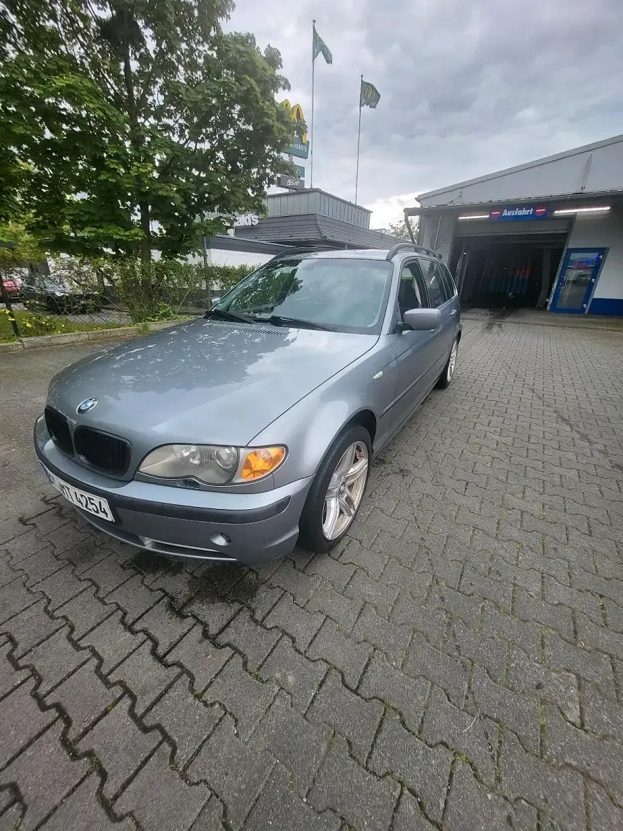 Gebraucht BMW 330 231 PS (169 kW) 2004 Grau Kombi