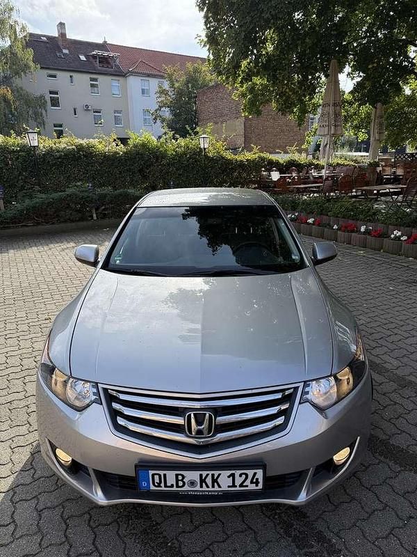 Grau Gebraucht 2008 Honda Accord Comfort Limousine | 9.200 € (Etwas zu teuer) - Bild 1/4