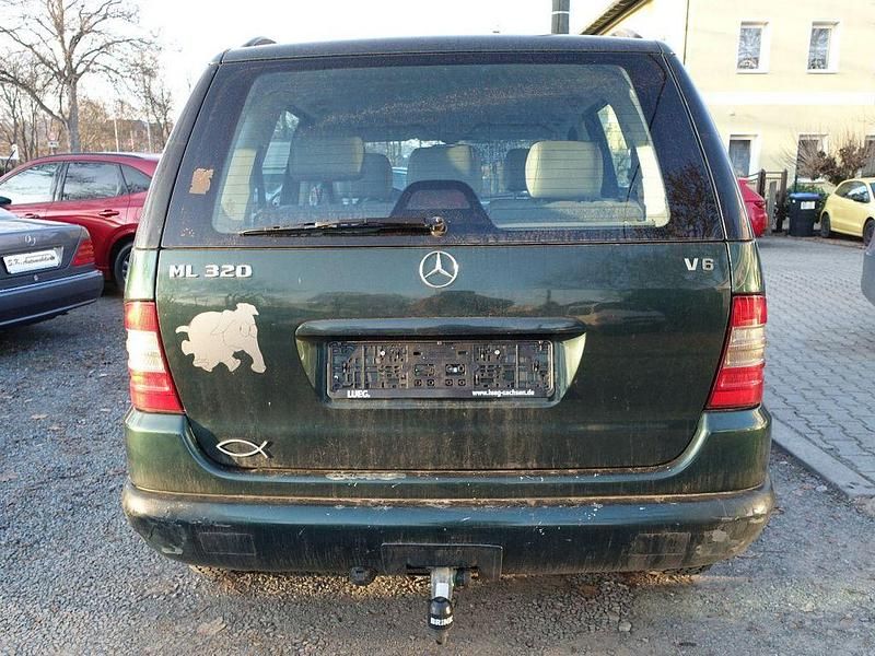 Gebraucht Mercedes ML320 218 PS (160 kW) 2000 Grün SUV