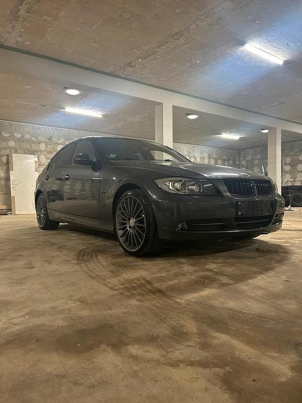 Grau Gebraucht 2007 BMW 325 Limousine | 4.000 € (Guter Preis) - Bild 1/4