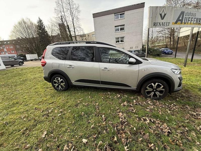 Gebraucht Dacia Jogger Comfort 110 PS (80 kW) 2022 Moonstone grau metallic Van / Kleinbus