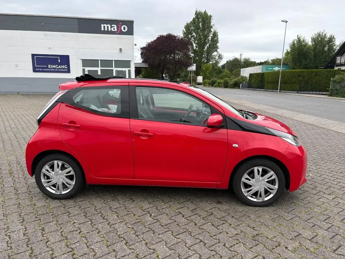 Gebraucht Toyota Aygo X-cite 69 PS (50 kW) 2015 Rot Kleinwagen