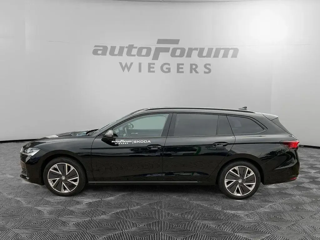 Second-hand Skoda Superb Selection 150 CP (110 kW) 2024 Negru Break