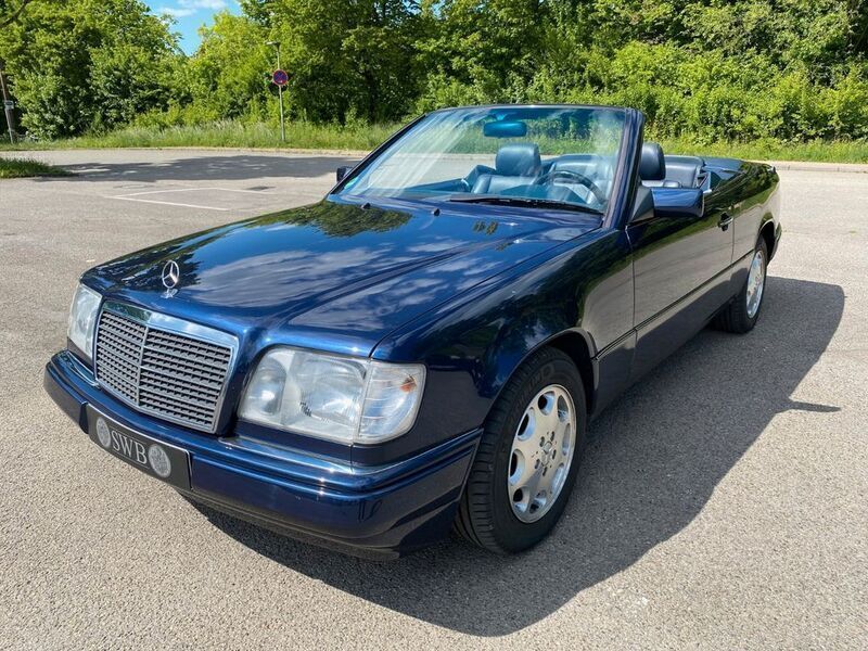 Blau Gebraucht 1994 Mercedes E220 Cabrio | 25.000 € - Bild 1/4