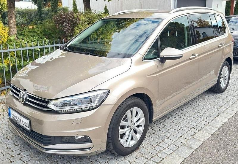 Beige Gebraucht 2018 VW Touran Highline Van / Kleinbus | 18.900 € (Fairer Preis) - Bild 1/4