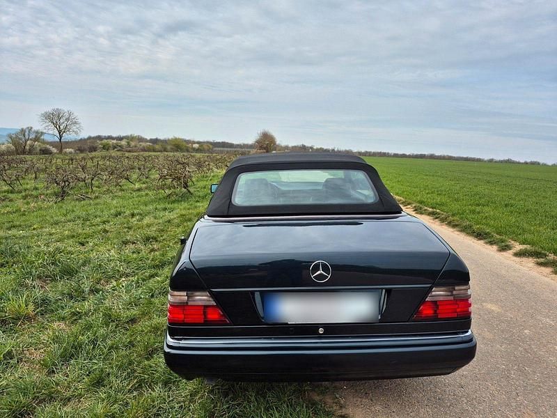 Gebraucht Mercedes E200 Edition 136 PS (100 kW) 1997 Schwarz Cabrio