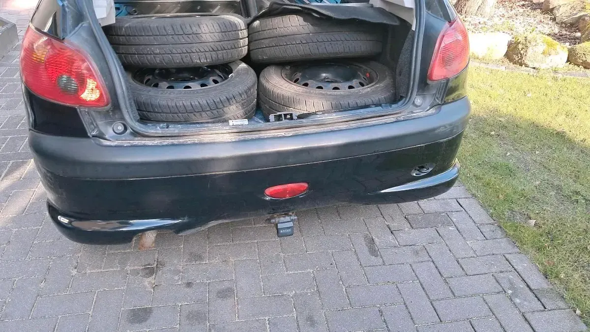 Gebraucht Peugeot 206 68 PS (50 kW) 2008 Schwarz Kleinwagen